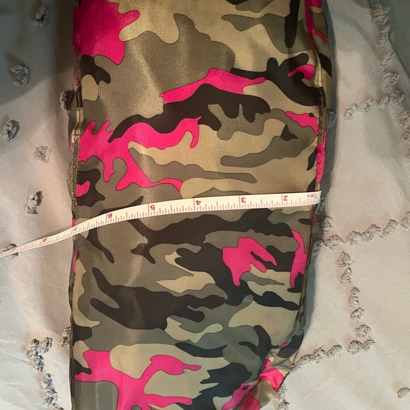LUG hot pink/camo Packable puddle jumper- LIKE NEW - Picture 6 of 7